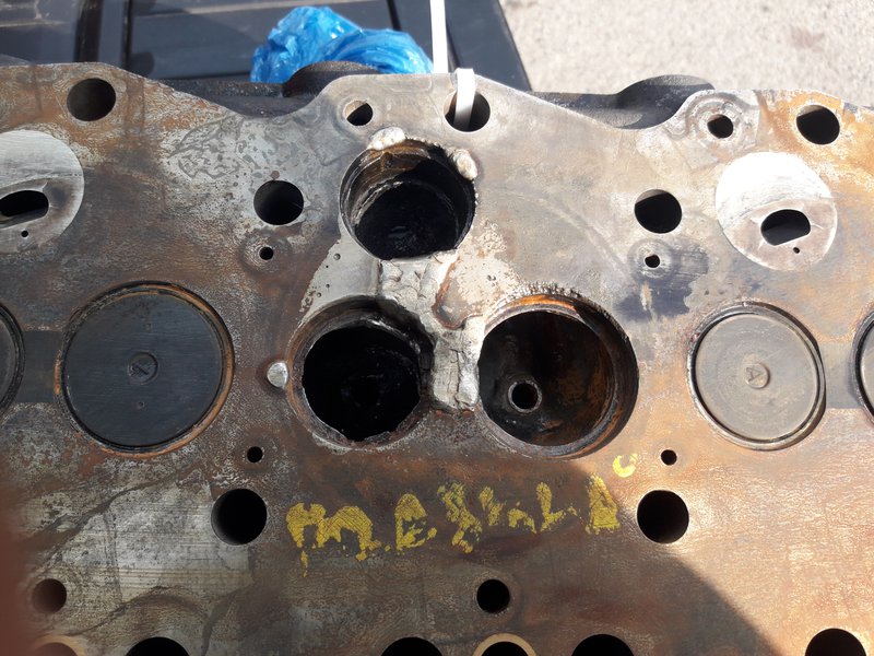 Zváranie prasknuté hlavy motora