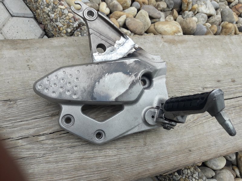 Zvarenie hliníkové sučasťou motocykla - držiak stupačky