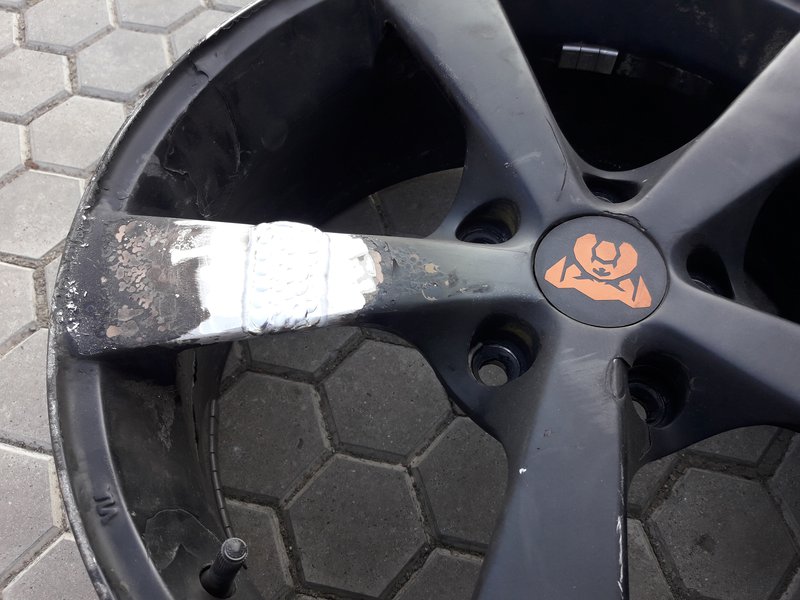 Zváranie hliníkové disku kolesa na aute