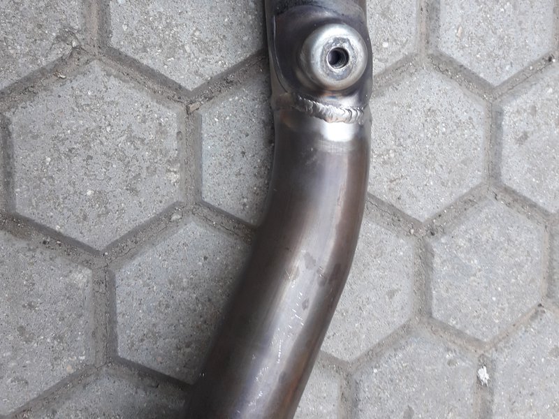 Zváranie titánového zvodu motocykla